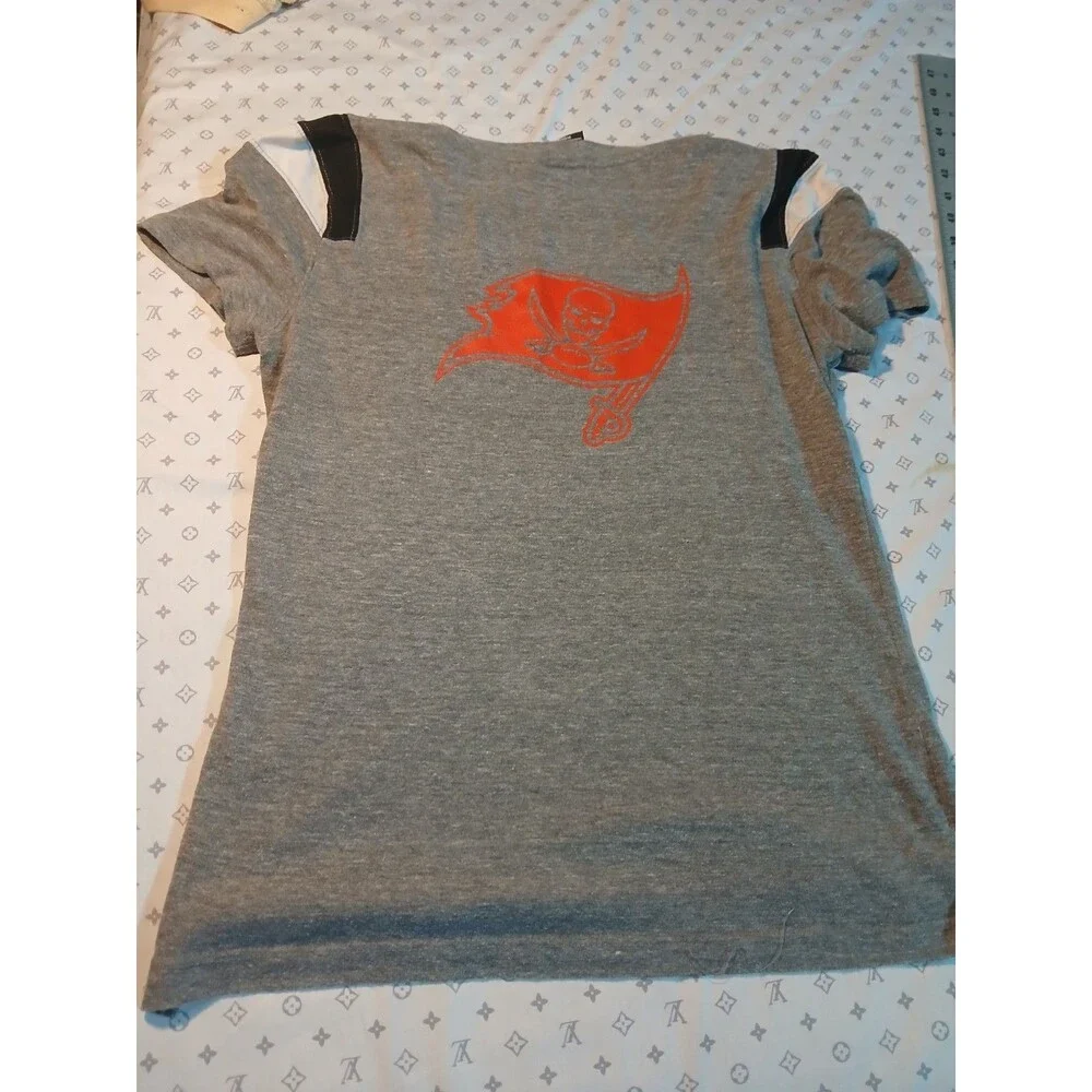 Team Apparel T Shirt Women Small Gray Red NFL Tampa Bay Buccaneers Football Team